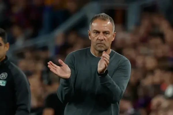 Hansi Flick, entraîneur du Barça, évoque la possibilité de renforcer son effectif.