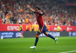 Lamine Yamal sous le maillot de l'Espagne.