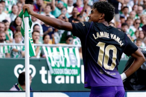 Lamine Yamal lors du match entre le Barça et le Real Betis à La Cartuja.