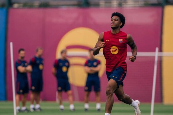 Alejandro Balde sous le maillot du Barça.