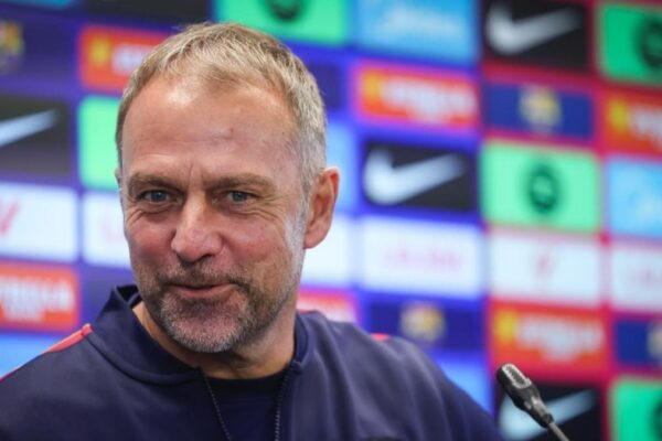 Hansi Flick, entraîneur du Barça, avant le match contre Alavés.