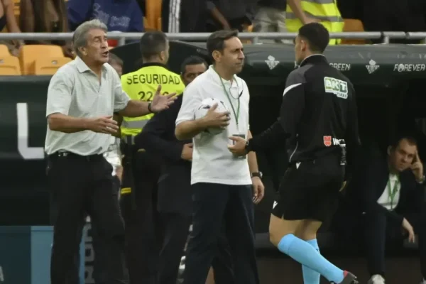 Pellegrini, qui a contesté l’arbitrage après la défaite du Betis contre le Barça.