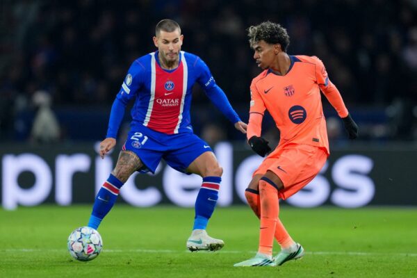 Lucas Hernández et Lamine Yamal lors d’un duel entre le Paris Saint-Germain et le Barça.