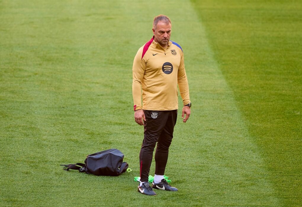 Hansi Flick à l'entraînement du Barça avant la réception de Getafe au Camp Nou.
