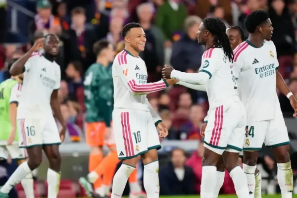 Vue des tribunes du Camp Nou, où a eu lieu la tentative d’agression visant Camavinga et d’autres joueurs du Real Madrid.