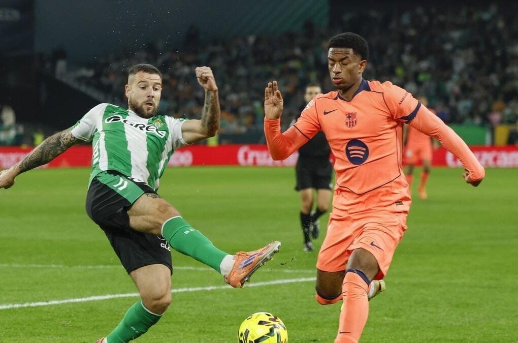 Raphinha sous le maillot du Barça avant le déplacement sur le terrain du Real Betis.