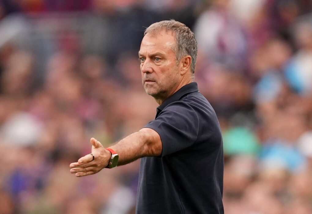 Hansi Flick, entraîneur du Barça, avant la rencontre contre le Paris Saint-Germain.