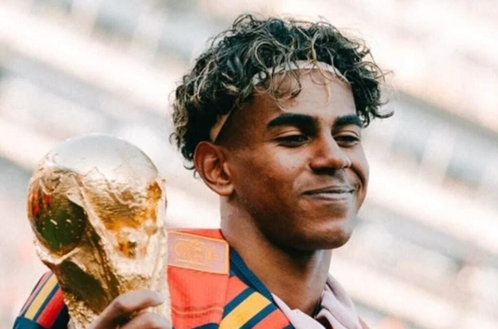 Lamine Yamal, joueur du Barça, qui évoque ses souvenirs d’enfance et ses origines familiales.