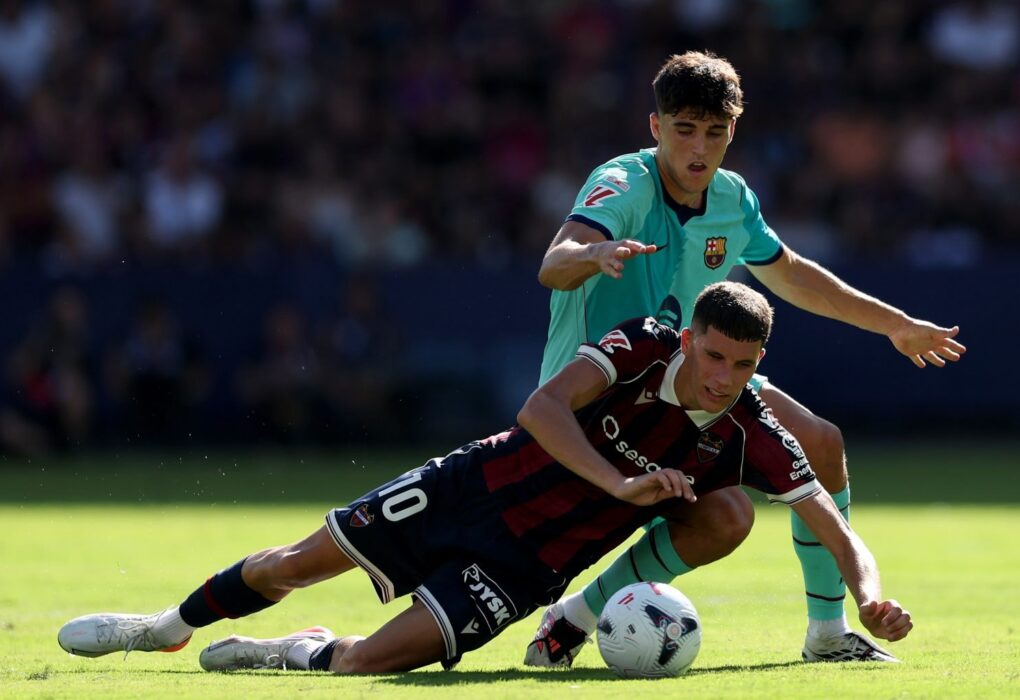 Pau Cubarsí sous le maillot du Barça.
