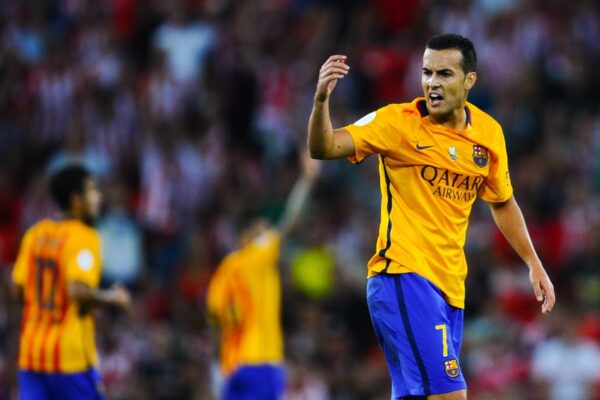 Pedro Rodríguez lors de sa cérémonie d'adieux au Camp Nou, aux côtés de Xavi et Joan Laporta.