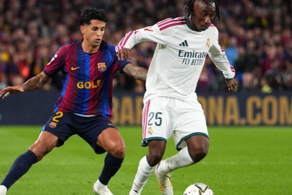 João Cancelo lors du Clásico entre le Barça et le Real Madrid.