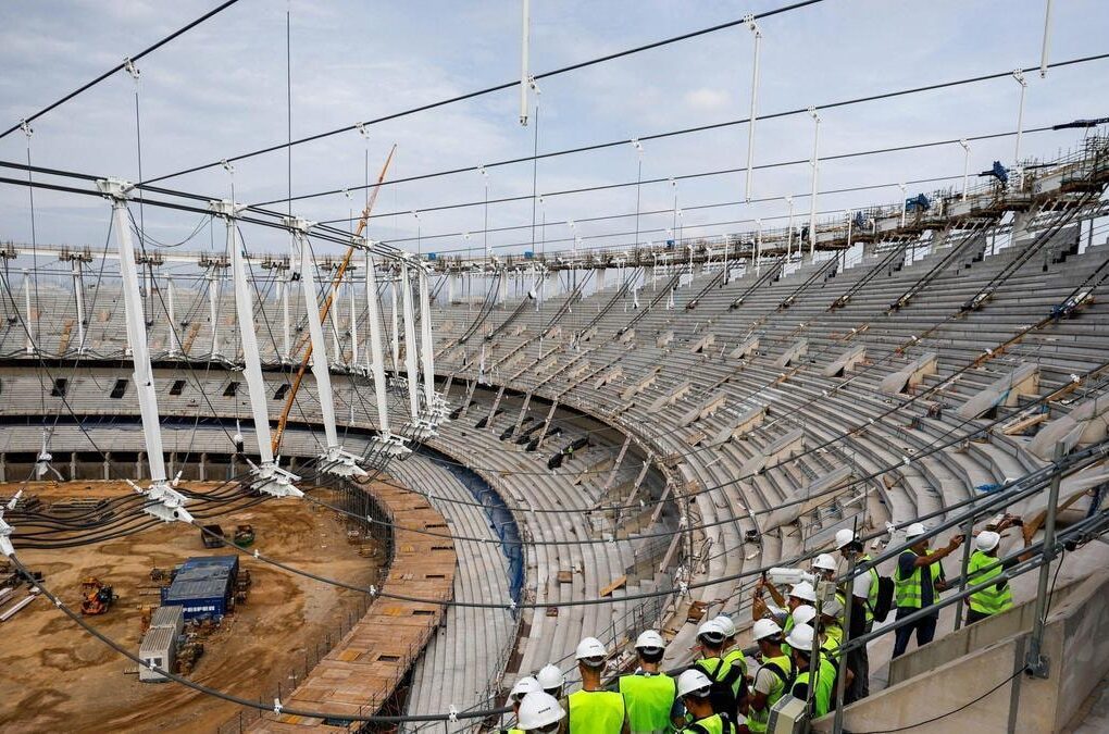 La structure du Camp Nou en travaux avant l’installation de sa future couverture.