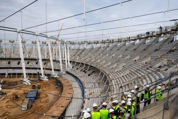 La structure du Camp Nou en travaux avant l’installation de sa future couverture.