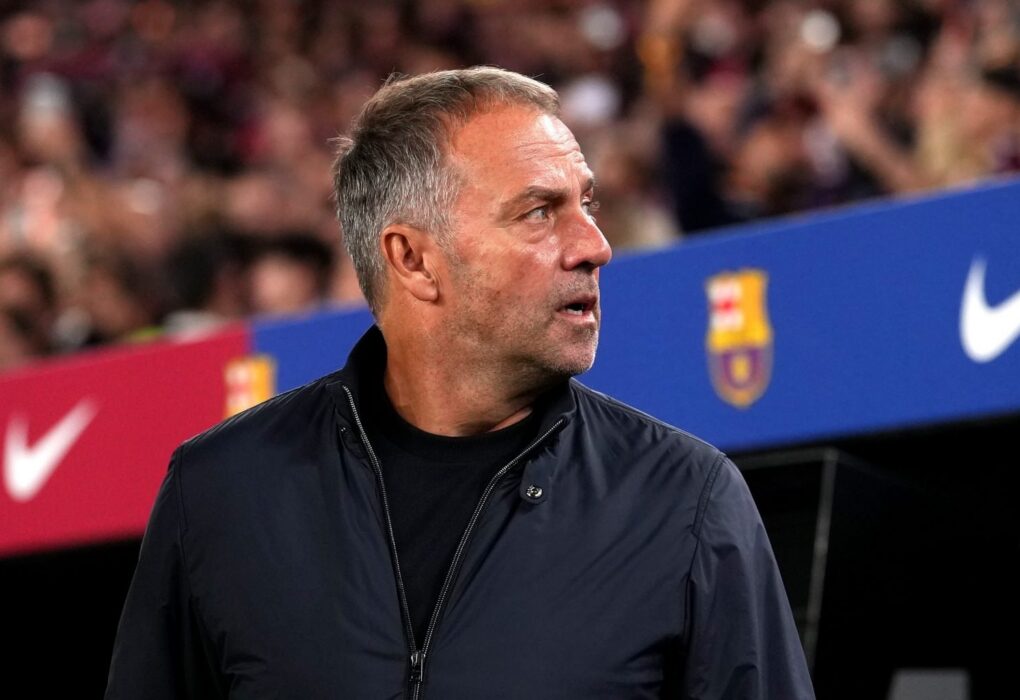 Hansi Flick, entraîneur du Barça, dont les options défensives sont réduites par les blessures.