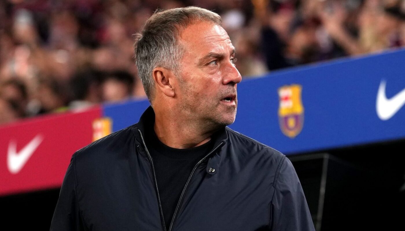 Hansi Flick, entraîneur du Barça, dont les options défensives sont réduites par les blessures.