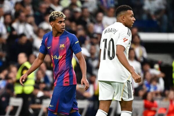 Les joueurs du Barça et du Real Madrid lors d'un Clásico au Camp Nou.