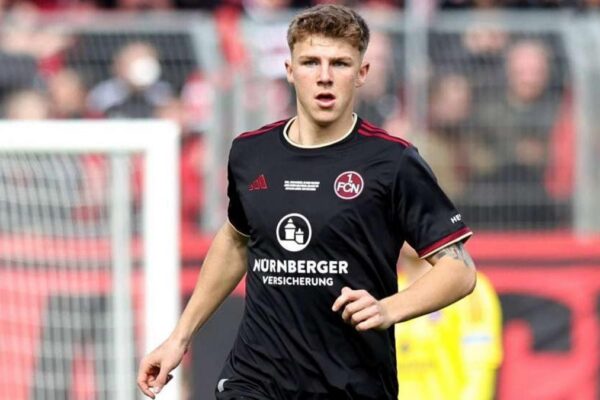 Finn Jeltsch, défenseur de Stuttgart qui intéresserait le Barça.