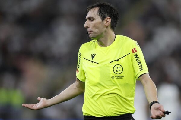 De Burgos Bengoetxea, désigné pour arbitrer la rencontre entre le Barça et le Real Betis.