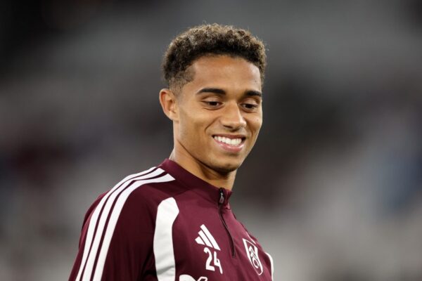 Josh King, le jeune milieu de Fulham suivi par le Barça.
