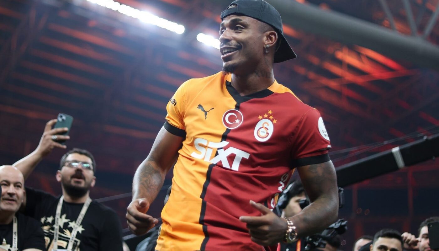 Lamine Yamal sous le maillot du Barça avant la rencontre face à Galatasaray.