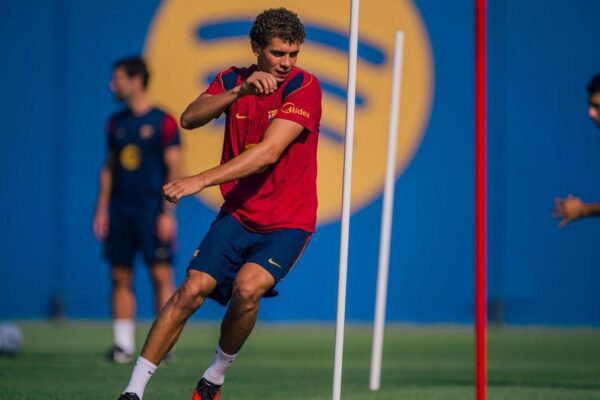 Hamza Abdelkarim sur le terrain avec le Barça Atlètic.