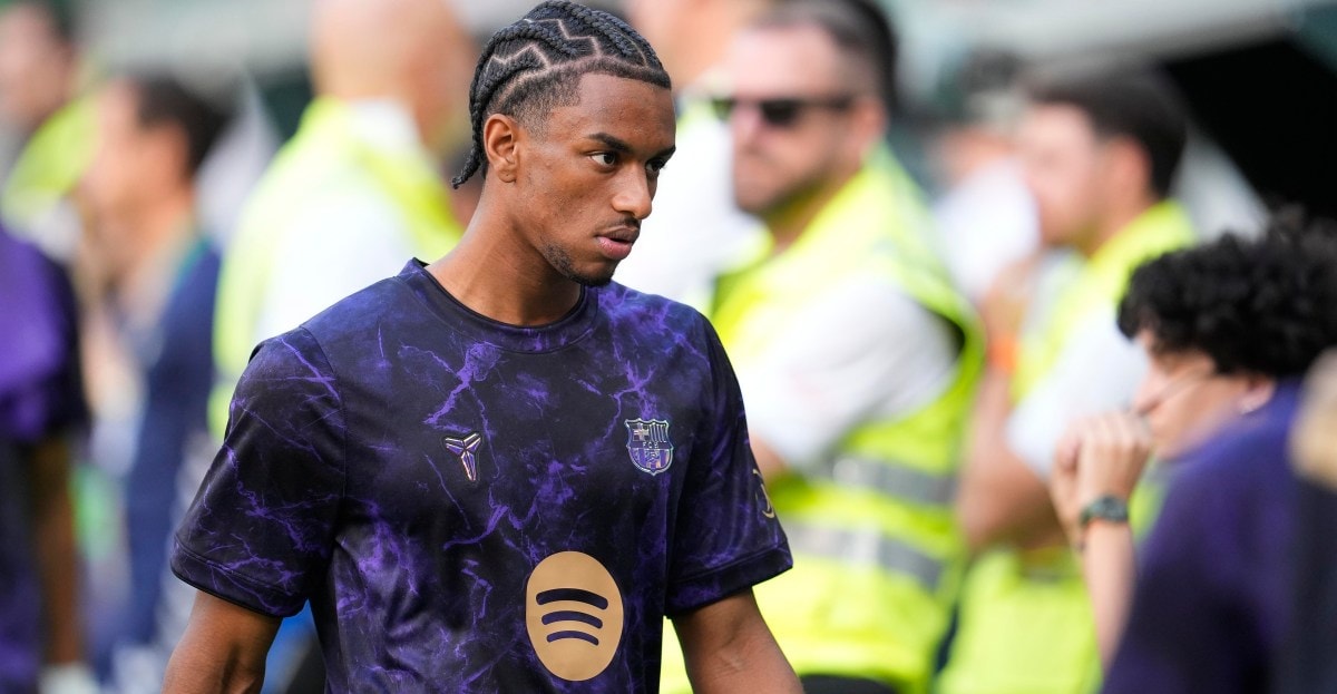 Alejandro Balde, latéral gauche du FC Barcelone, sur le terrain.