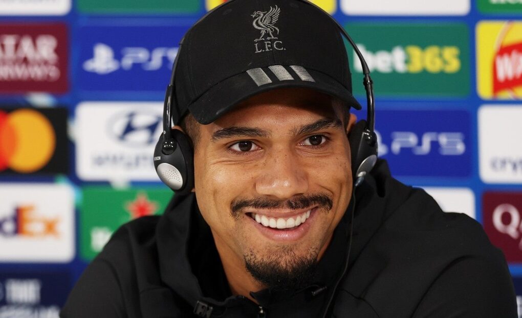 Ronald Araújo en conférence de presse avant le match de Liverpool contre Villarreal.