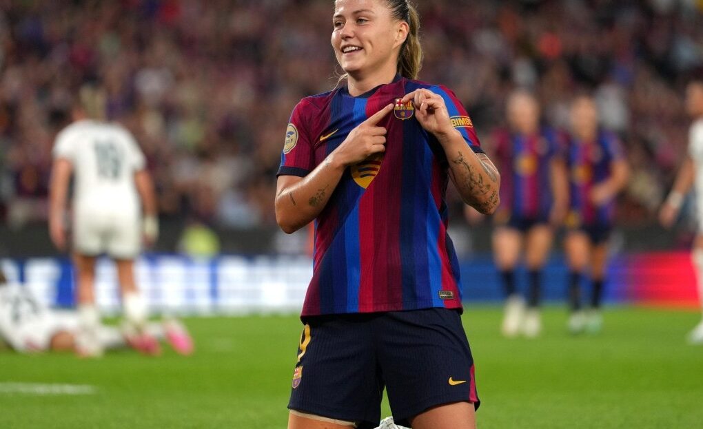 Clàudia Pina sous le maillot du Barça Femení au Camp Nou.