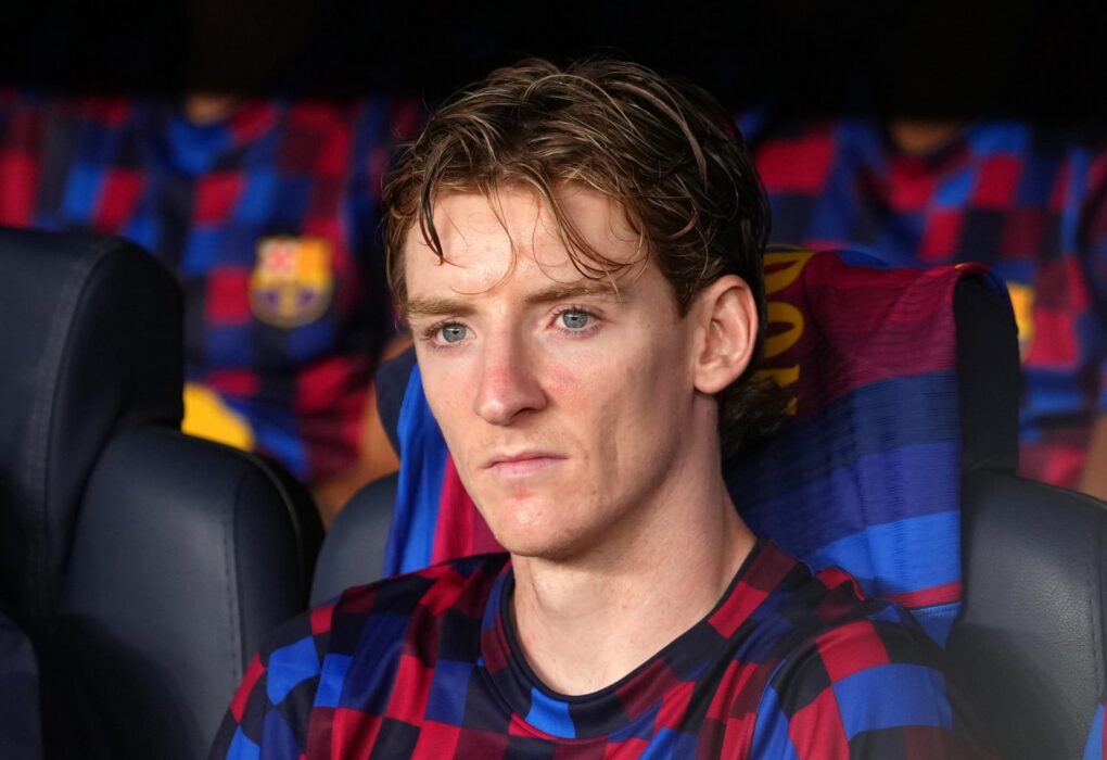Des joueurs du Barça sur le banc pendant un match.