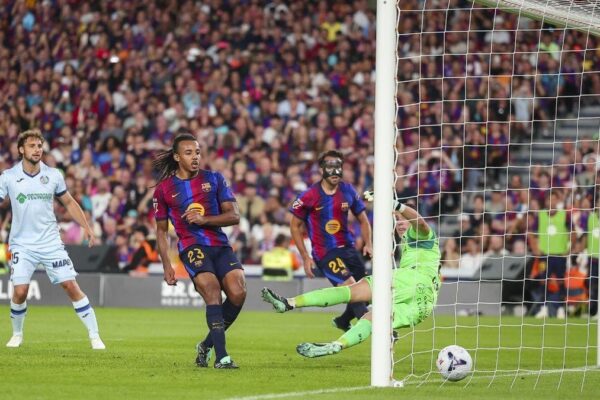 Jules Koundé sous les couleurs du FC Barcelone.