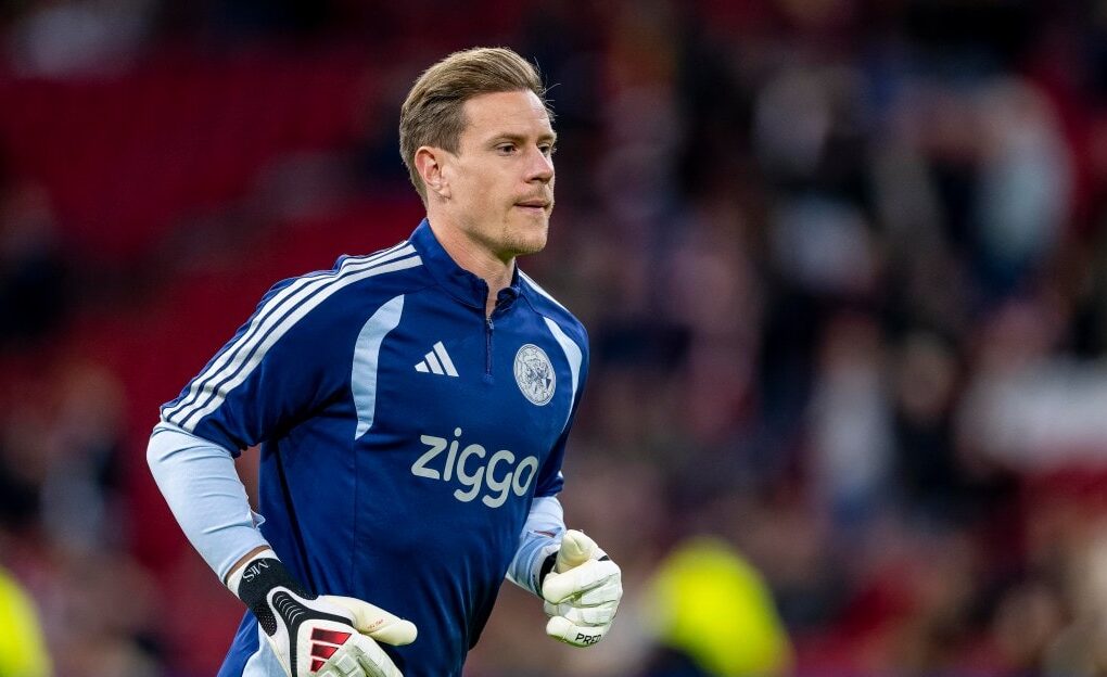 Marc-André ter Stegen, gardien de l’Ajax, sur un terrain de football.