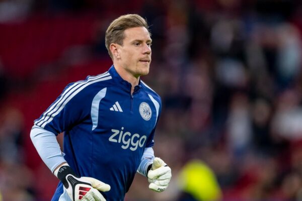 Marc-André ter Stegen, gardien de l’Ajax, sur un terrain de football.