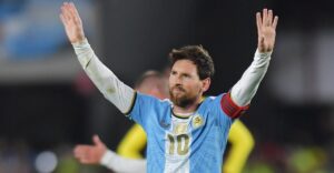 Lionel Messi sous le maillot de l'Argentine lors de son match d'adieu face au Bénin.