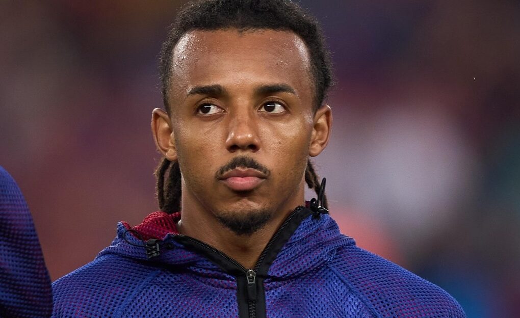 Jules Koundé sous le maillot du FC Barcelone.