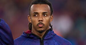 Jules Koundé sous le maillot du FC Barcelone.