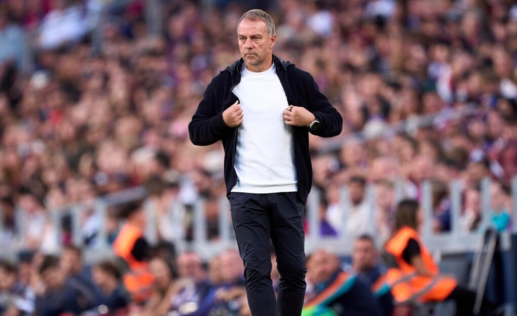 Hansi Flick sur le banc du Barça au Camp Nou.