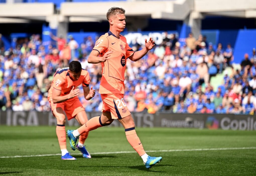 Dani Olmo sous le maillot du Barça lors du match contre le PSG.