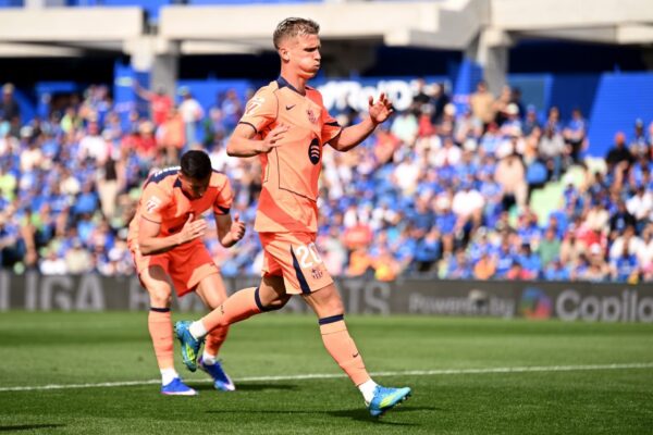 Dani Olmo sous le maillot du Barça lors du match contre le PSG.