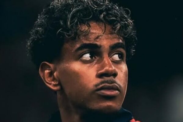Lamine Yamal lors du déplacement du Barça à Paris pour affronter le PSG.