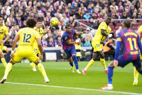 Les joueurs du Barça et de Villarreal lors d’une rencontre de Liga.