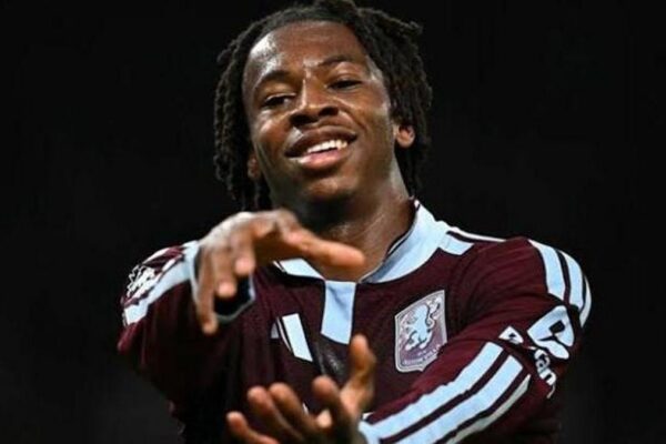 Johan Manzambi, milieu de terrain suisse d’Aston Villa.