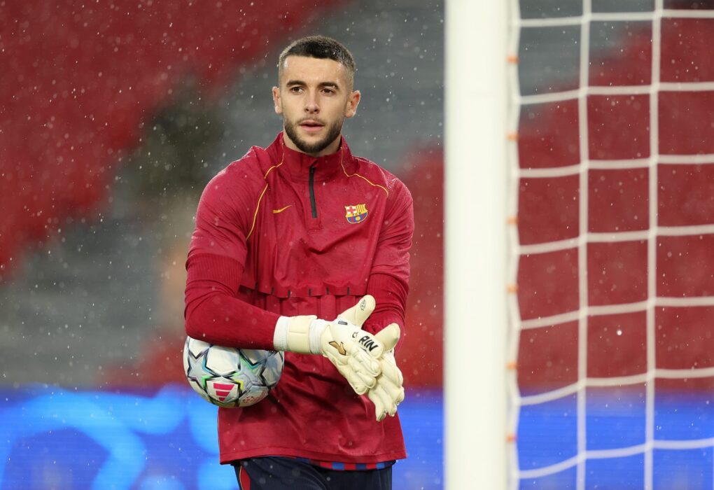 Joan García, gardien du Barça, sur la pelouse.