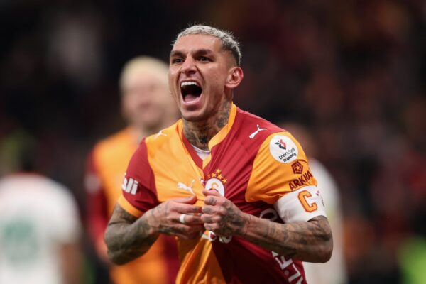 Lucas Torreira, milieu de Galatasaray, avant la rencontre contre le Barça en Ligue des Champions.