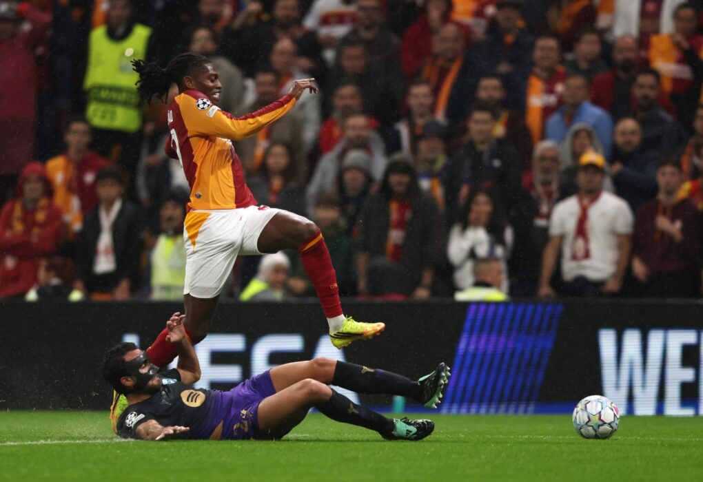 Lamine Yamal sous le maillot du Barça lors du match contre Galatasaray.