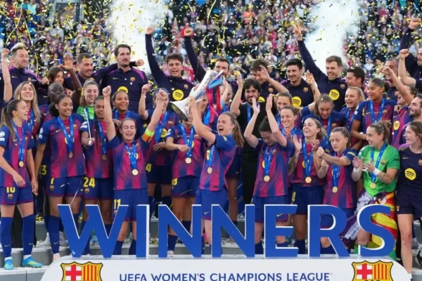 Les joueuses du Barça Femení réunies sur le terrain.