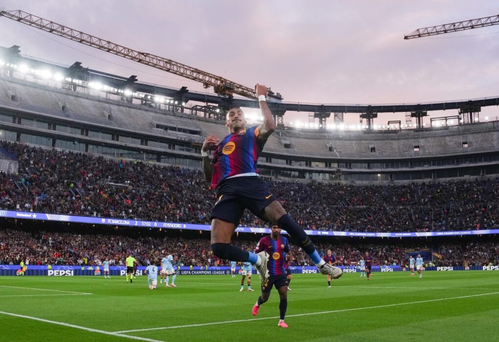 Vue du Camp Nou en rénovation, au cœur du projet de modernisation du stade du Barça.