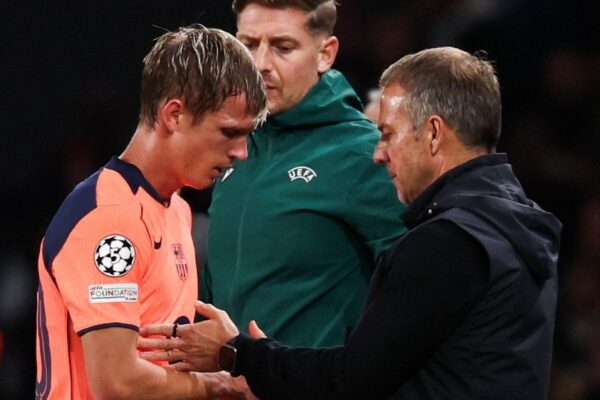 Dani Olmo sous le maillot du Barça lors d'un match.
