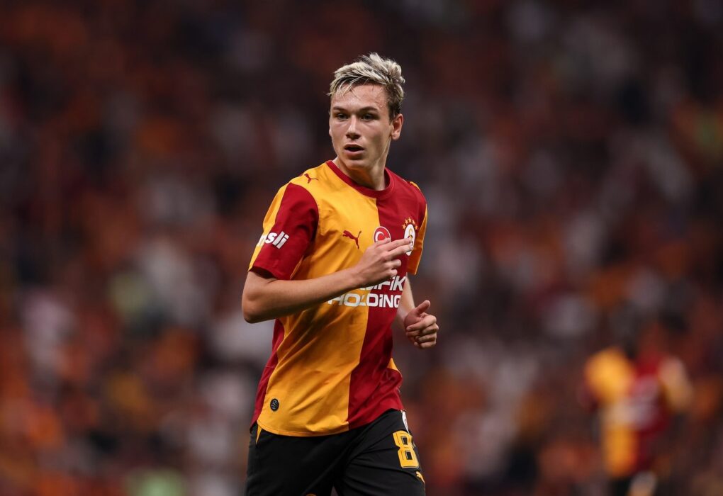 Aleksey Batrakov, milieu de terrain de Galatasaray qui suscite l'intérêt du Barça.