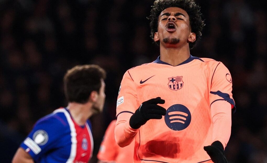 Les joueurs du Barça et du Paris Saint-Germain au Parc des Princes en Ligue des Champions.
