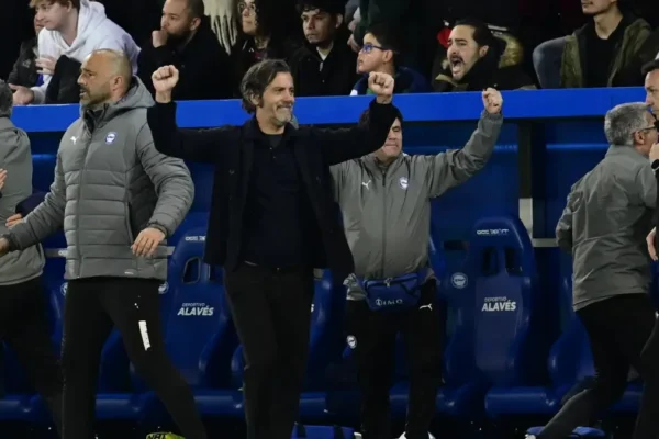 Quique Sánchez Flores en conférence de presse avant le match d’Alavés contre le Barça.
